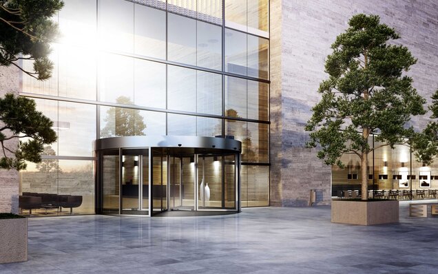 Automatische Karusselltür von GU Automatic für moderne Bürogebäude und öffentliche Einrichtungen – elegantes, sicheres und energieeffizientes Eingangssystem.