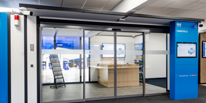 Automatische Glastür mit Zugangskontrolle