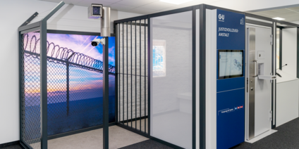 Showroom BKS Vernetzte Welten Justizvollzugsanstalt
Sicherheitszelle mit Kamera und Stahlgitter