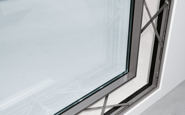 Metallrahmenfenster mit Öffnungsmechanismus