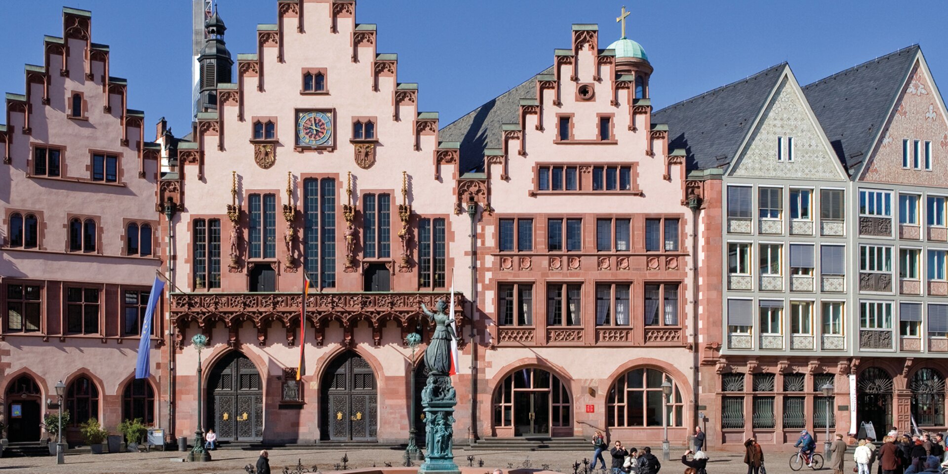 Gotisches Rathaus mit Treppengiebeln