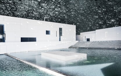 Modernes Design mit Wasser und Dach