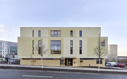 Fassade und Fenster des Ronald McDonald Hauses