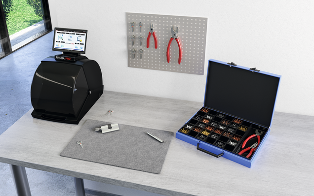BKS Kundenprofile – Arbeitsplatz mit Schlüsselmaschine und Umbaukoffer
